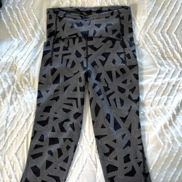Lululemon Swift Speed 28 inch Textured Labyrinth Black Light Cast - Picture 3 of 7